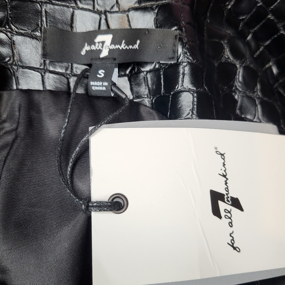 7 For All Mankind crop top black croc embossed vegan leather zipper back size S - Picture 10 of 12